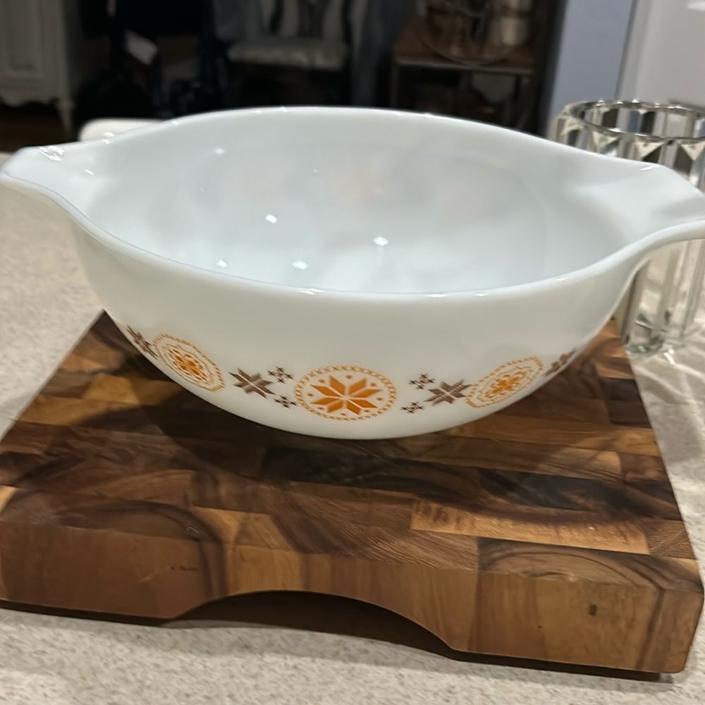 Original 1970’s Pyrex Large Bowl Town and Country Cinderella Bowl